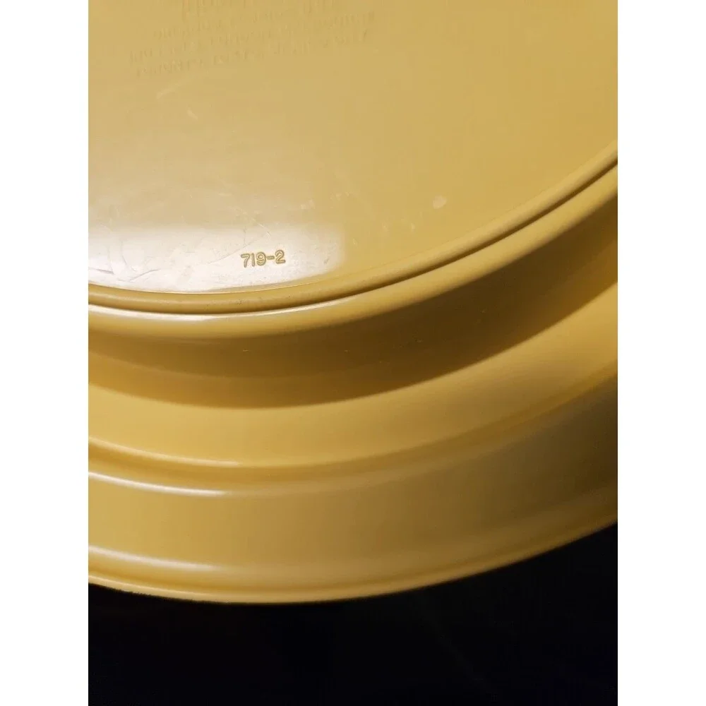 Tupperware Cake Pie Keeper Carrier Harvest Gold Bottom 719-2 Base Only